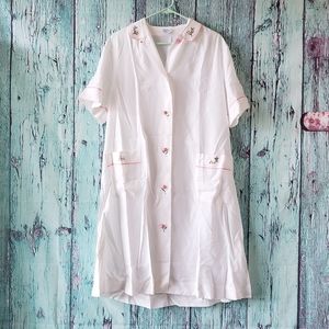 Vintage Felize White Embroidered Dressing Gown